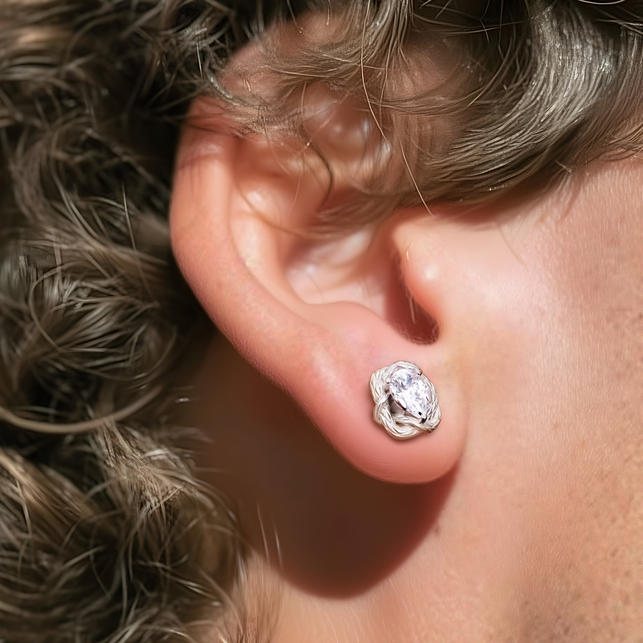 Women‘s Coiled Snake Stud Earrings