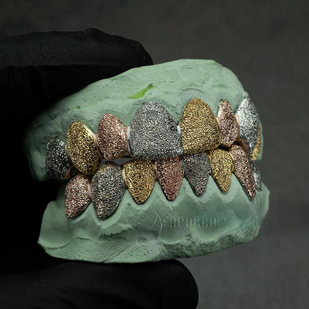 Grillz à poussière en diamant tri-couleur personnalisé