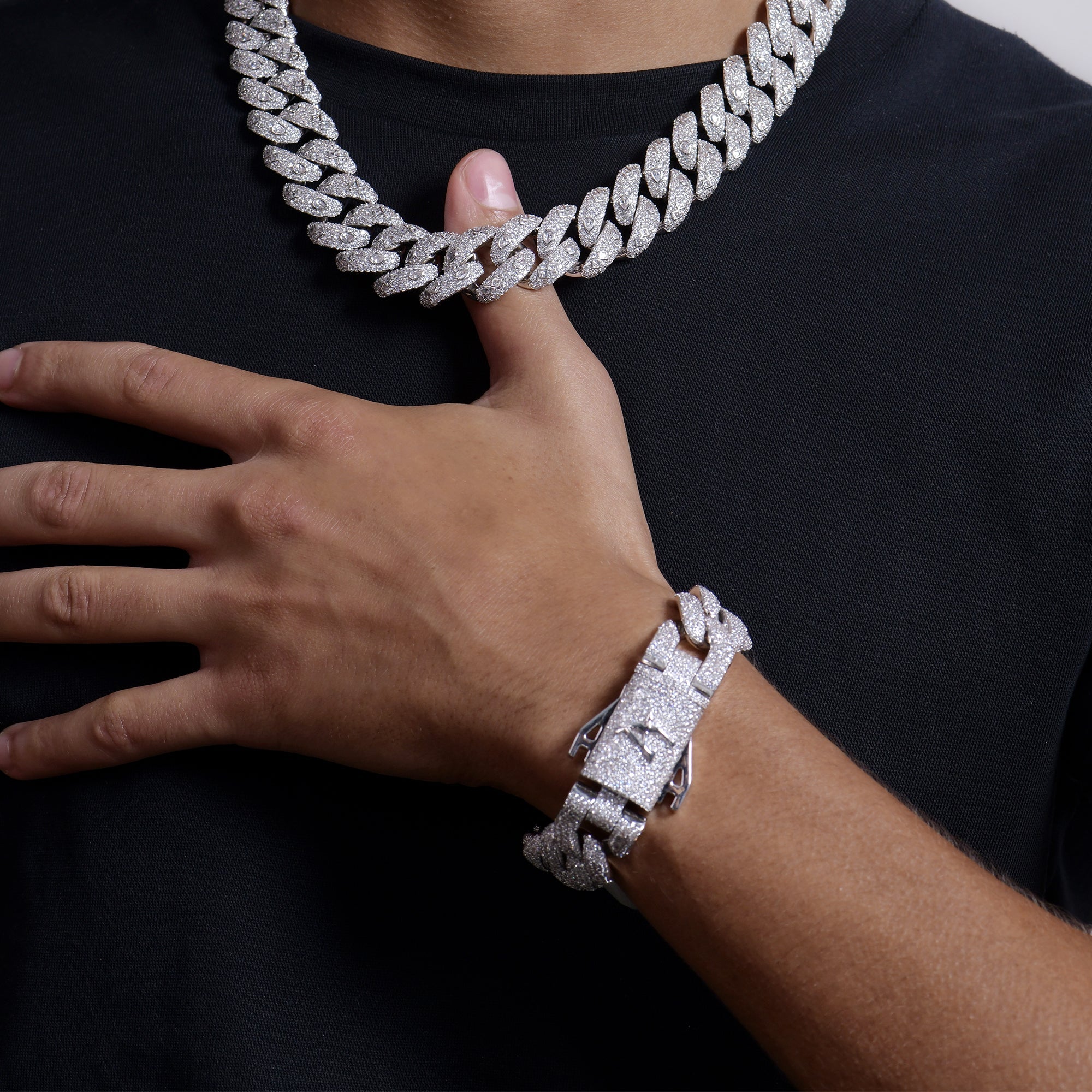 Moissanite Round Cut Cuban Link Bracelet - 19mm