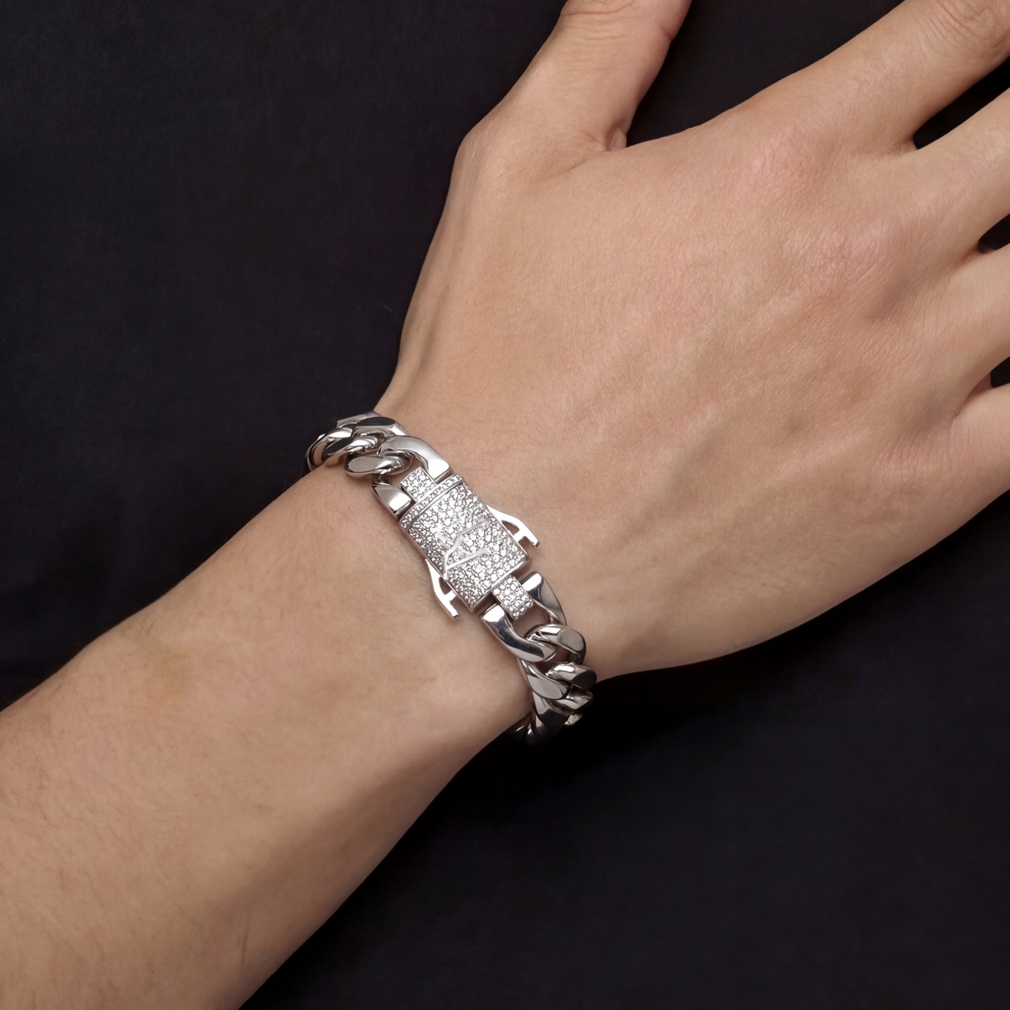 Kubanisches Armband aus schlichtem Gold mit Moissanit-Verschluss – 12 mm