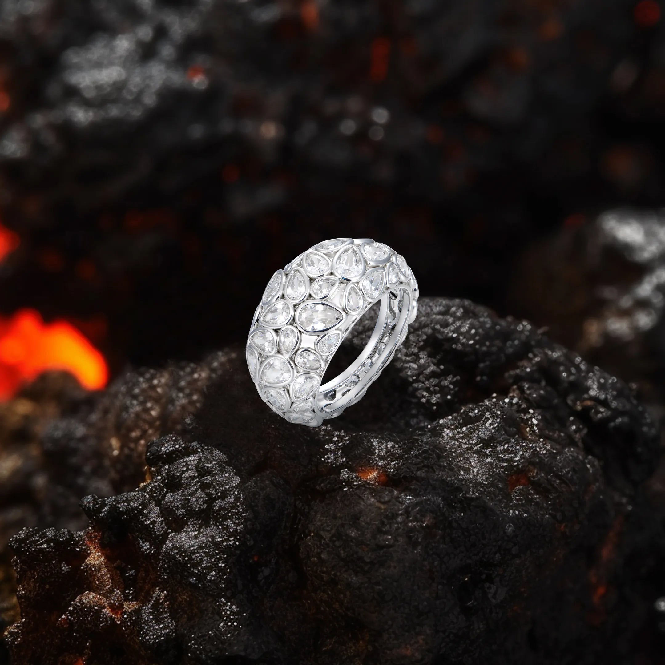 Anello di pavé lacrima Brilliance