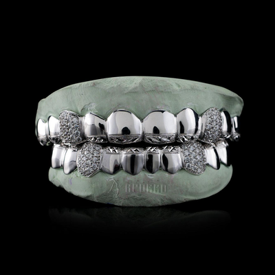 Pointes de poussière de diamant taillées au diamant personnalisées avec des crocs glacés Grillz