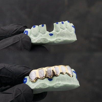 Grillz de polvo de diamante personalizado de dos tonos
