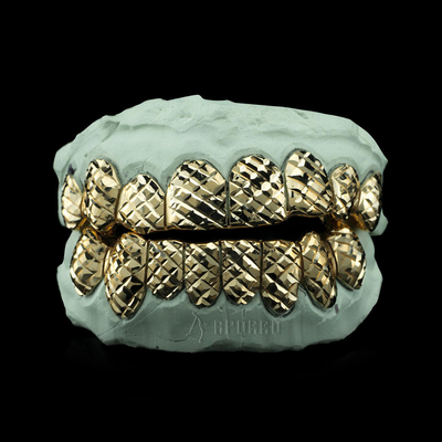 Grillz personalizzato con taglio a diamante
