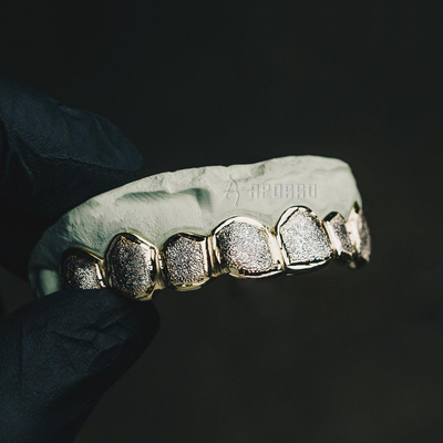 Grillz de polvo de diamante personalizado de dos tonos