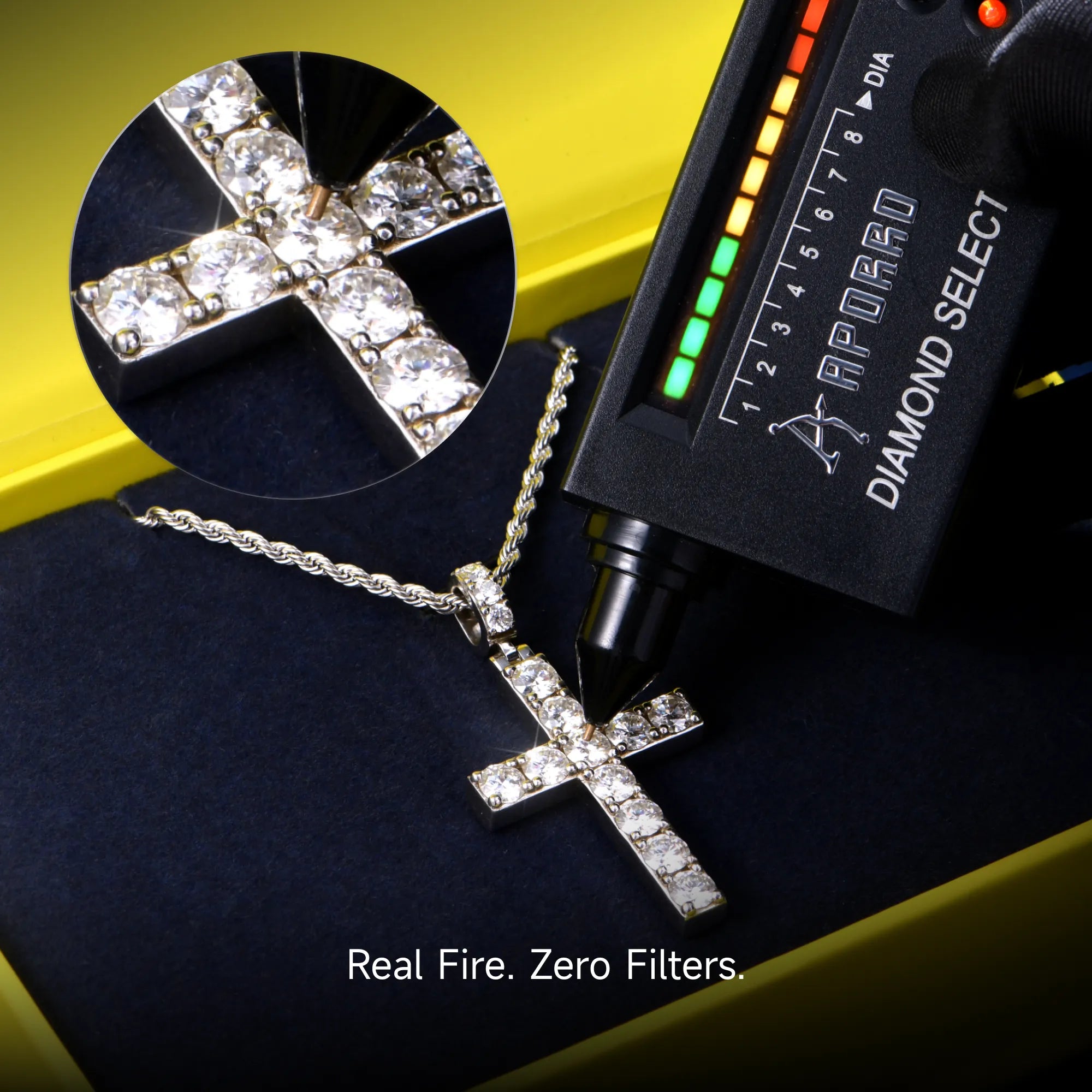 Ciondolo croce tennis massiccio Moissanite