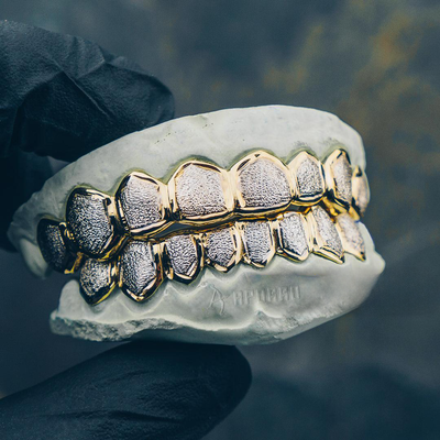 Grillz de polvo de diamante personalizado de dos tonos