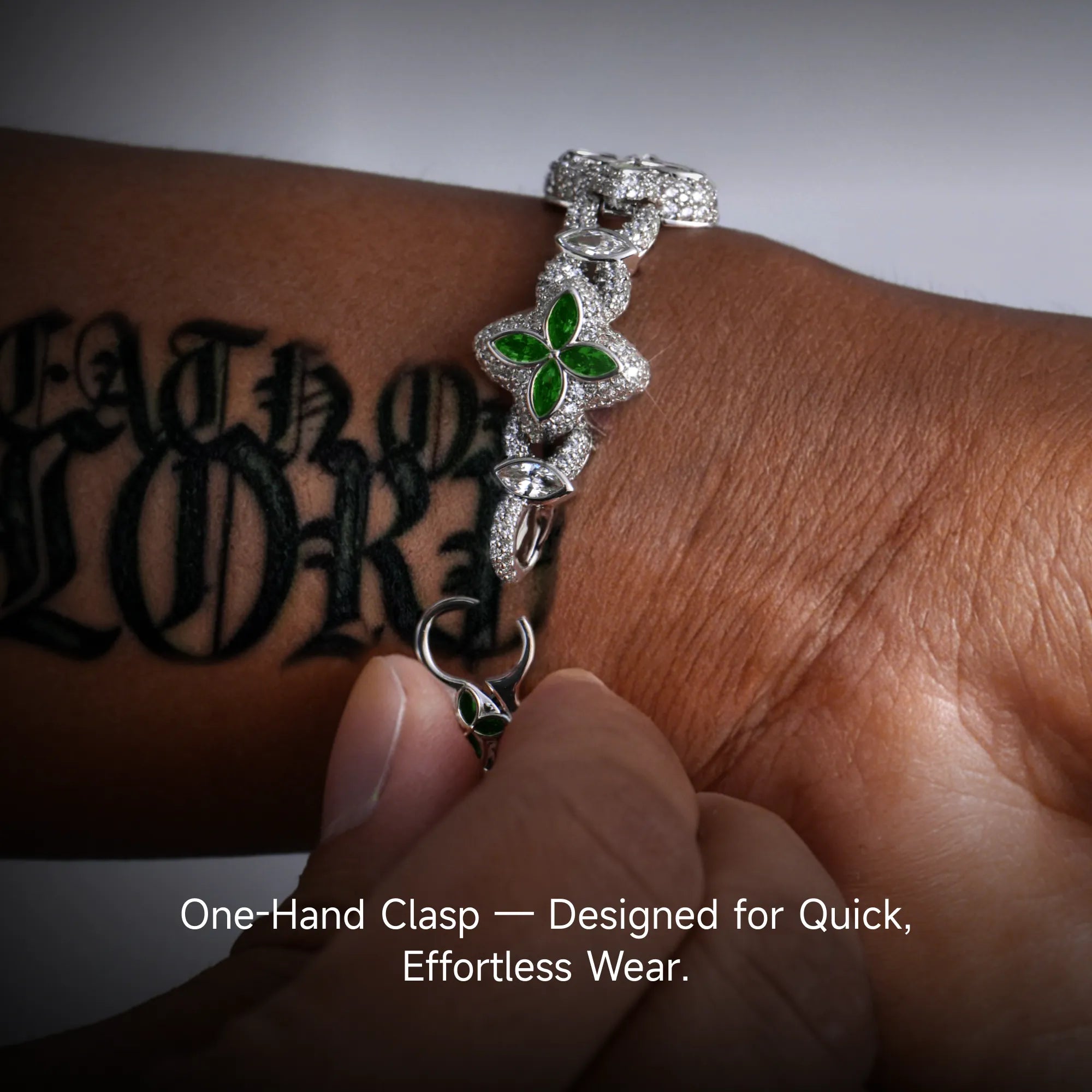 Bracelet de trèfle lumineux glacé