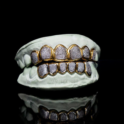 Grillz de polvo de diamante personalizado de dos tonos