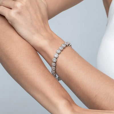 Brazalete de tenis agrupado con talla cojín - 7 mm