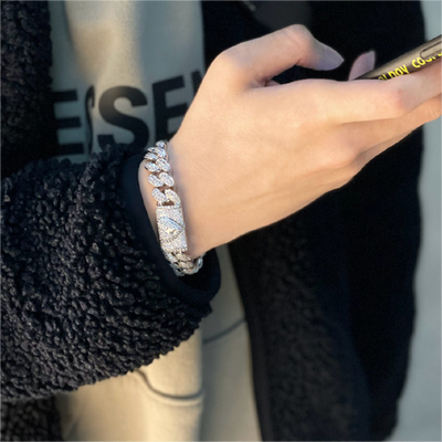 Pulsera de eslabones cubanos con cierre de caja de corazón roto de 12 mm