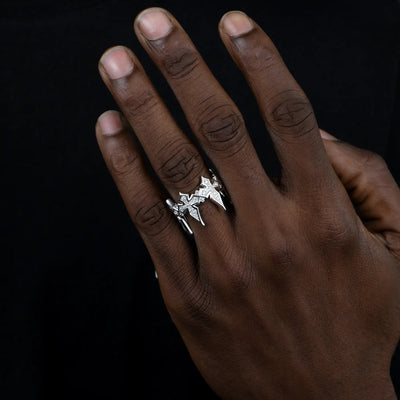 Ring mit gekröntem Kreuz aus Moissanit