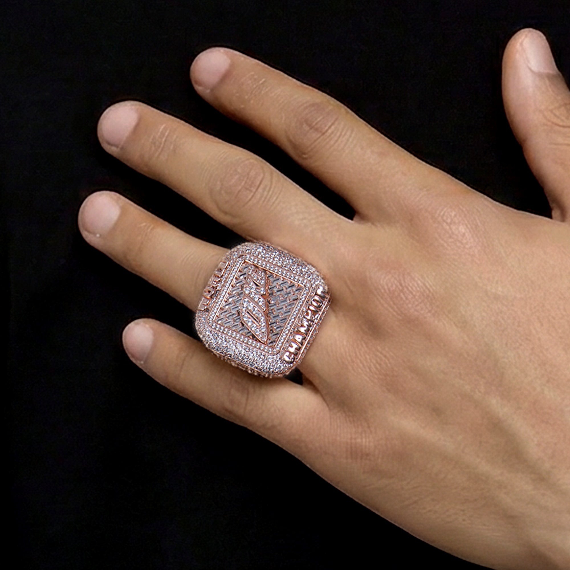 Anillo de campeonato personalizado con tejido de diamantes cuadrados