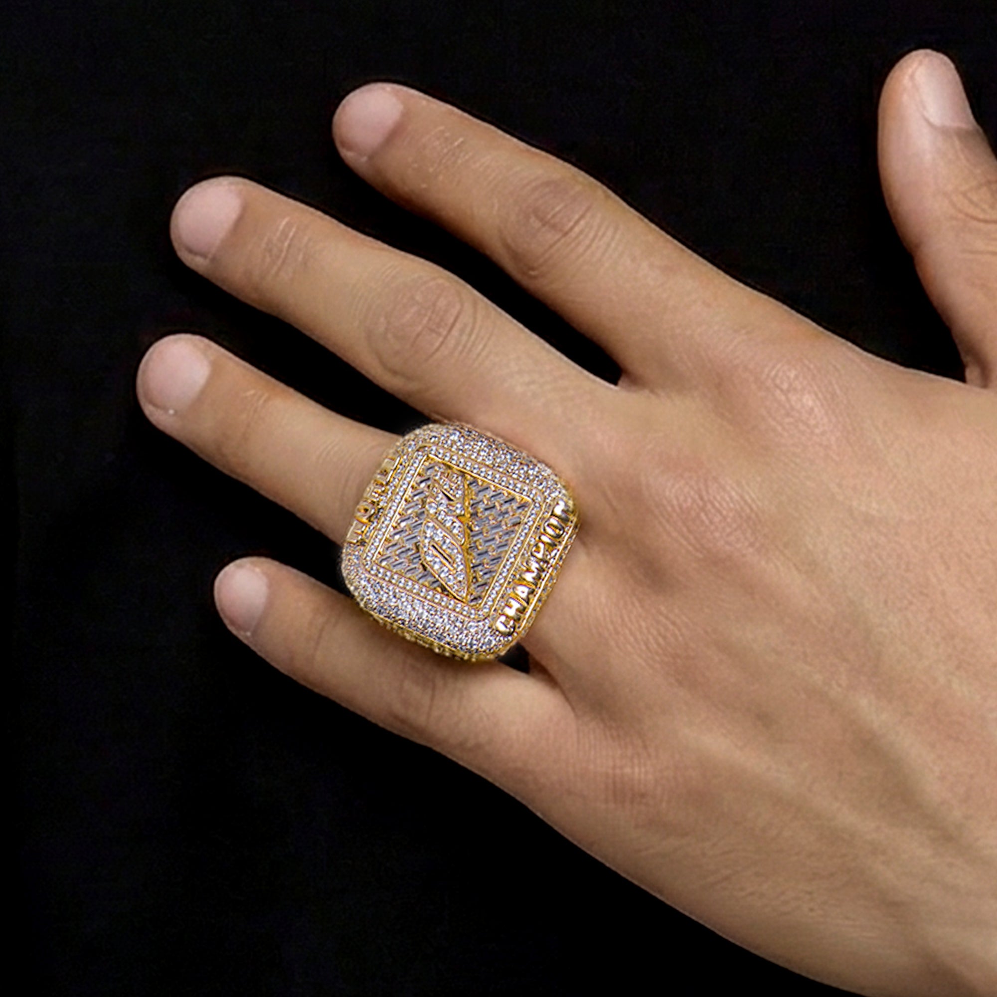 Anillo de campeonato personalizado con tejido de diamantes cuadrados