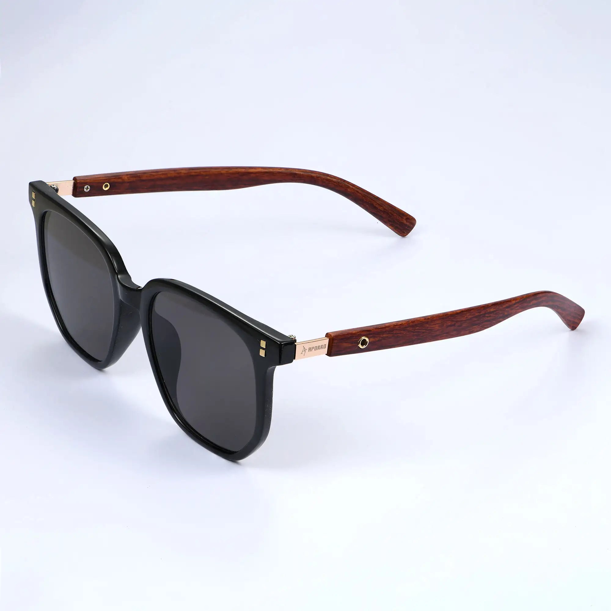 Lunettes de soleil de style noir et bois APORRO