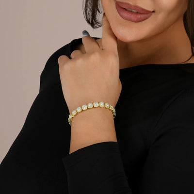 Brazalete de tenis agrupado con talla cojín - 7 mm