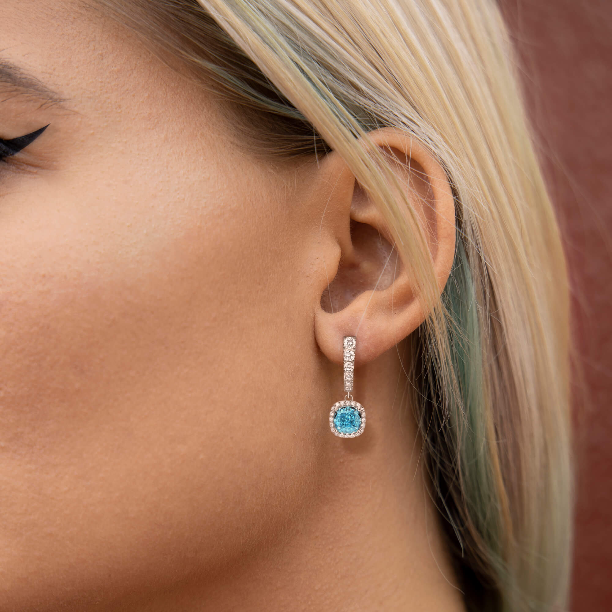 Boucle d'oreille dangereuse de glace écrasée unique