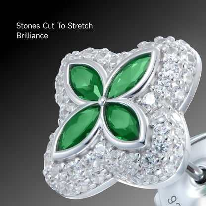 Boucles d'oreilles en trèfle lumineux glacés