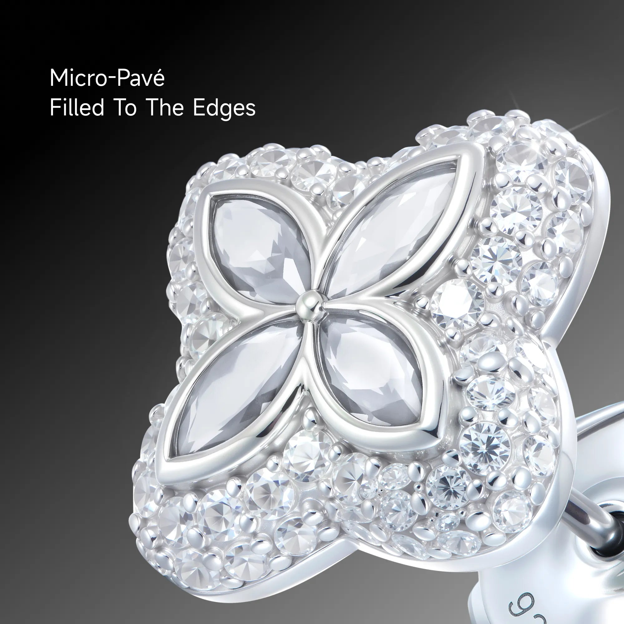 Boucles d'oreilles de trèfle lumineuses glacées - Diamond blanc