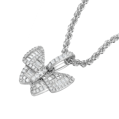 Colgante de mariposa con corte baguette mixto de moissanita