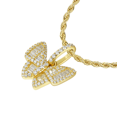 Colgante de mariposa con corte baguette mixto de moissanita