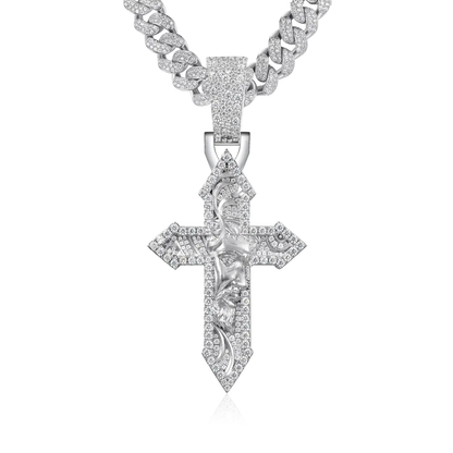 Pendentif en forme de croix gravée en moissanite divine - Grand modèle