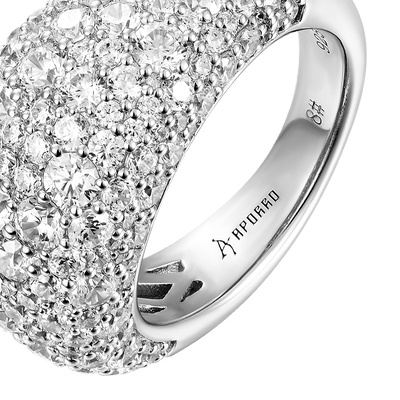 Gebogener Ring „Iced Out“.