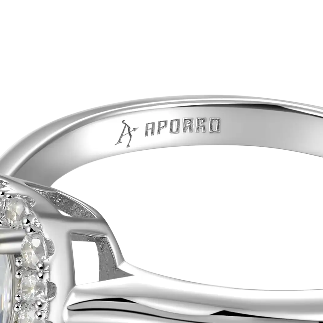 Amor 1477 Anillo de compromiso personalizado Moissanite