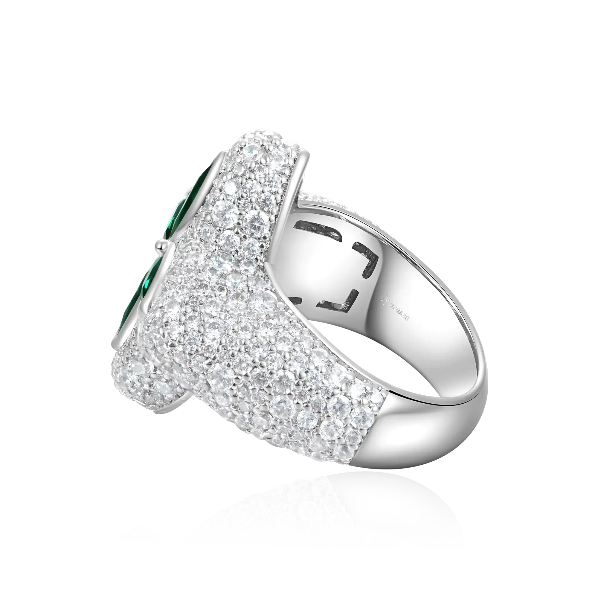 Anillo de trébol luminoso moissanite