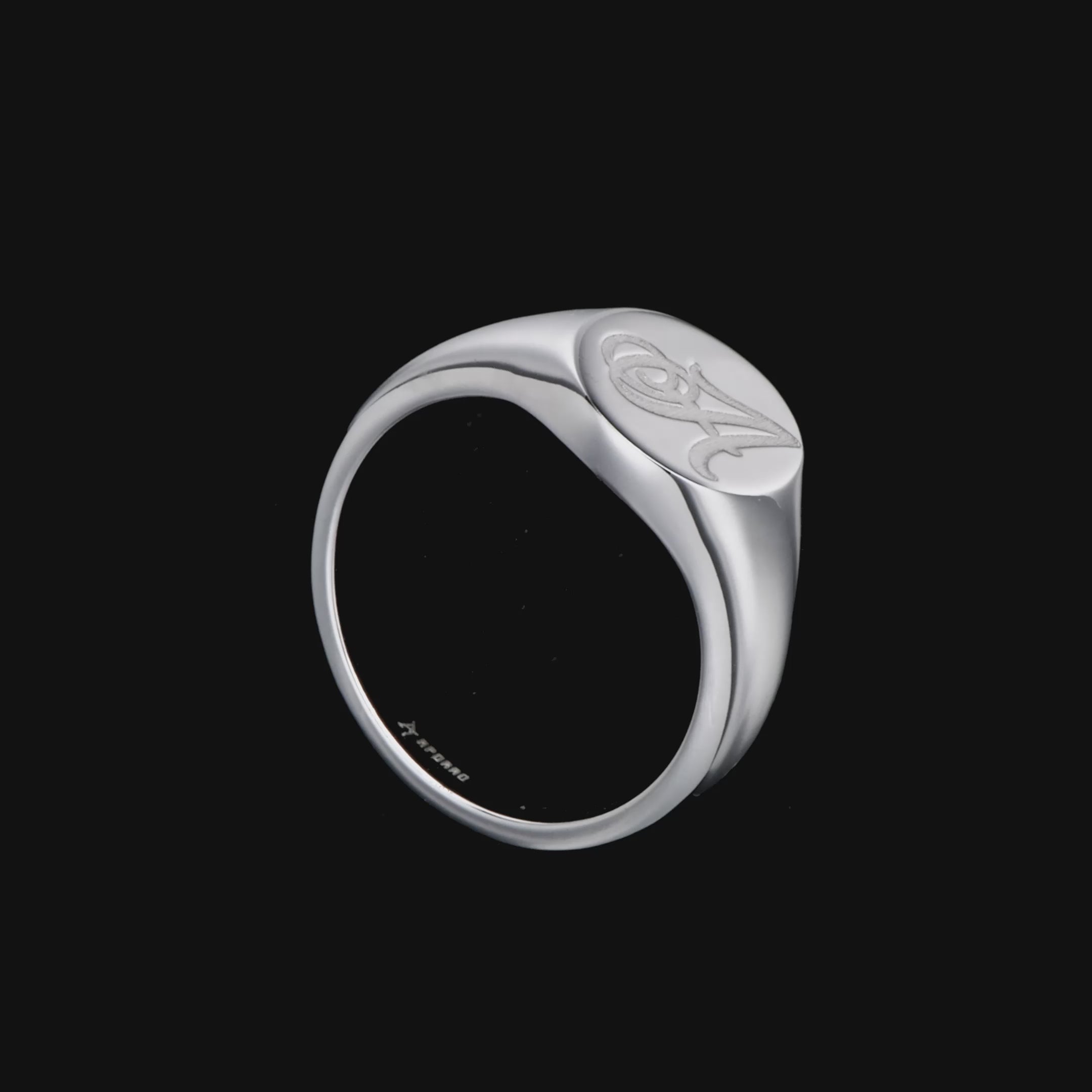 Custom Oval Signet Ring - Letter