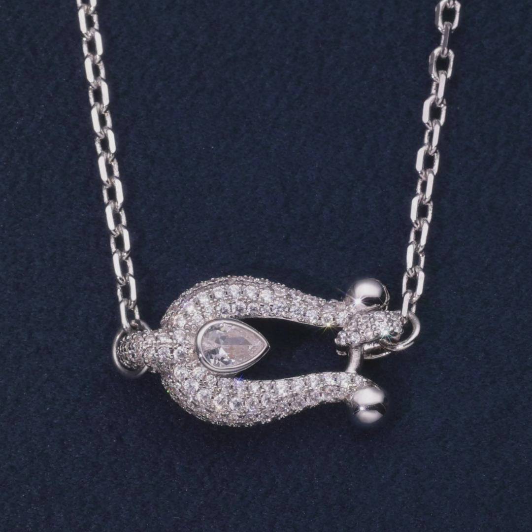 Horseshoe Fortune Chain – Essential