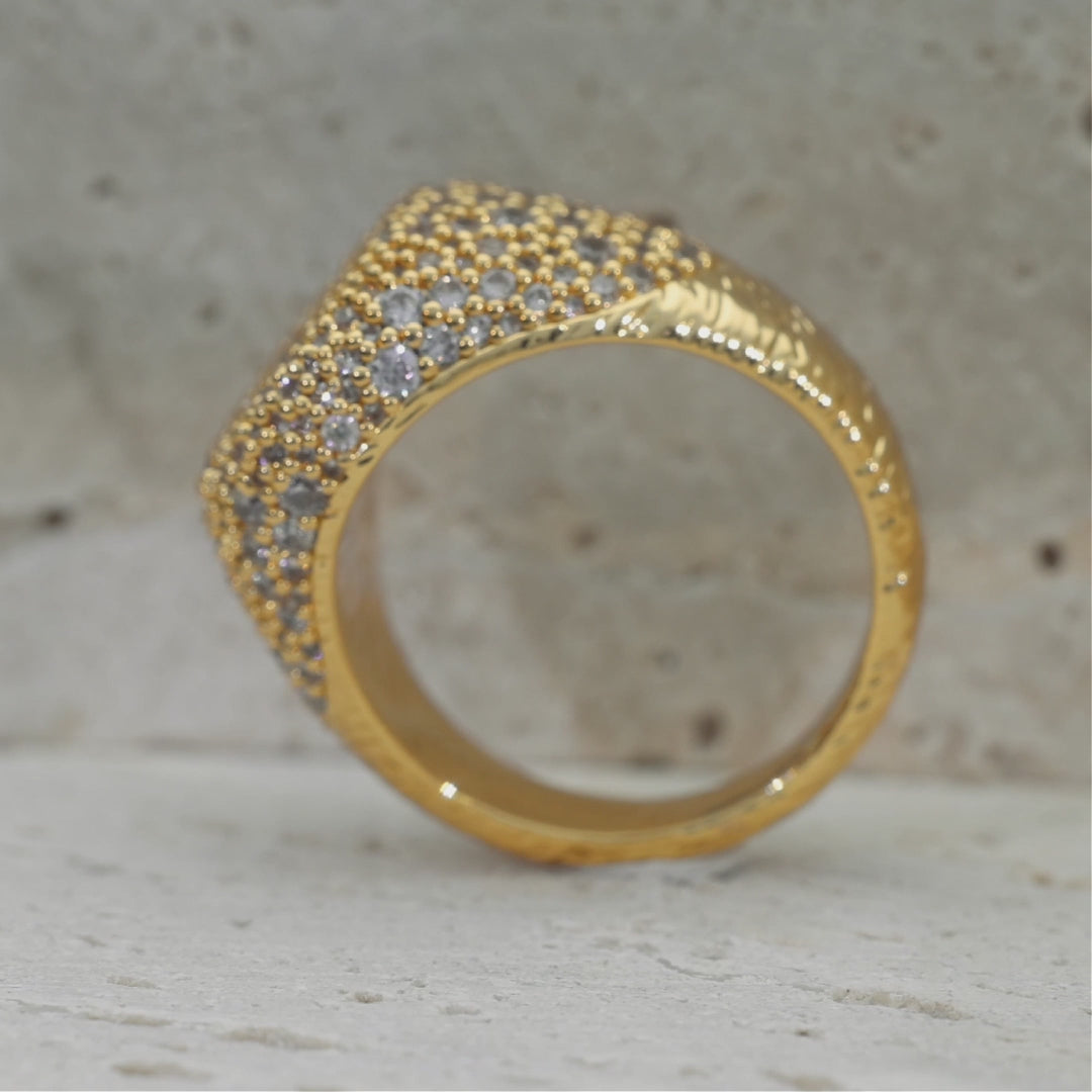 Bague texturée sertie pavé