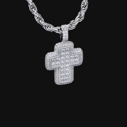 Pendentif croix taillée rayonnante