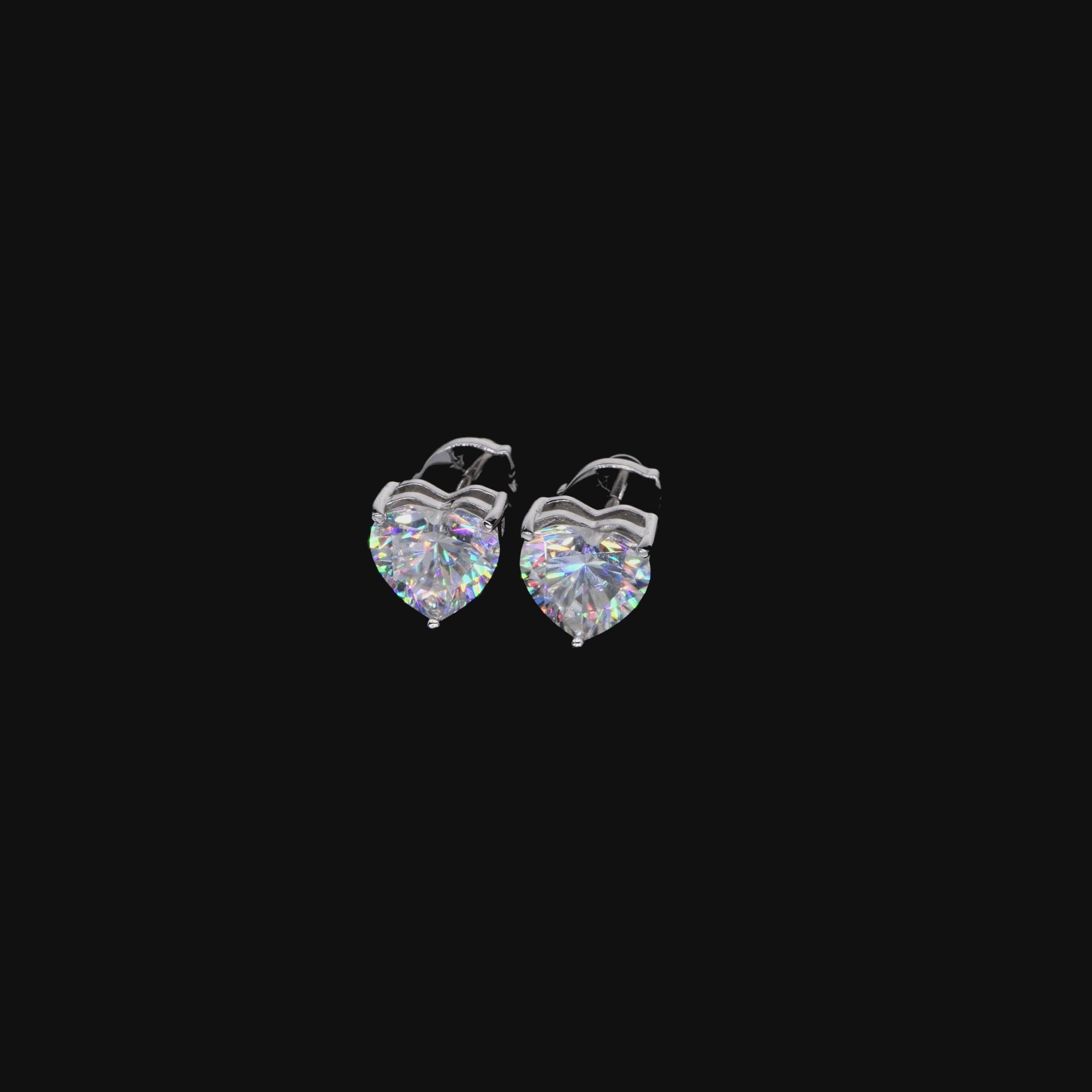 Pendientes de espárragos del corazón moissanite