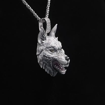 Pendentif miniature en émail de loup intrépide