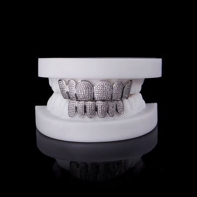 Maßgeschneiderte, vollständig vereiste Grillz