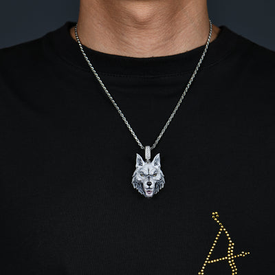 Pendentif miniature en émail loup intrépide