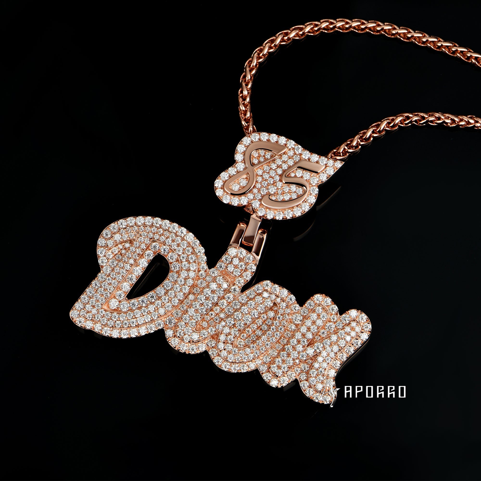 Deposito di design personalizzato per collana con nome in oro rosa premium APORRO