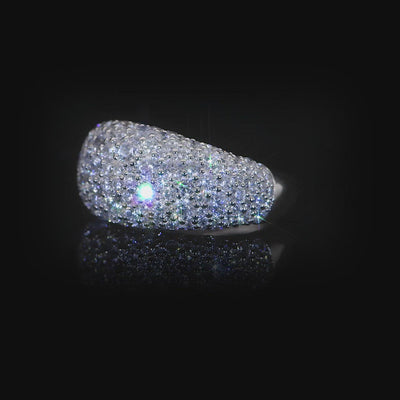 Gebogener Ring „Iced Out“.