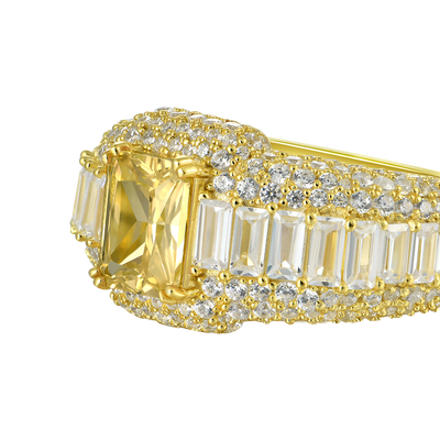Individueller Ring im Smaragdschliff