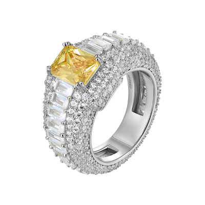 Individueller Ring im Smaragdschliff