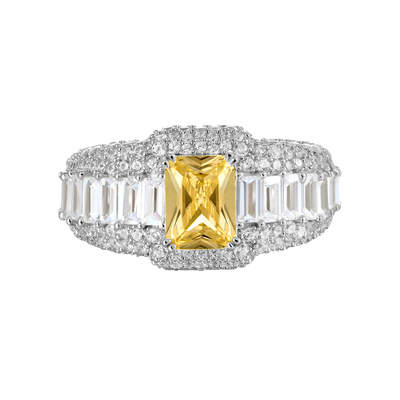 Individueller Ring im Smaragdschliff