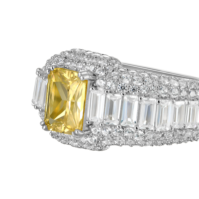 Individueller Ring im Smaragdschliff