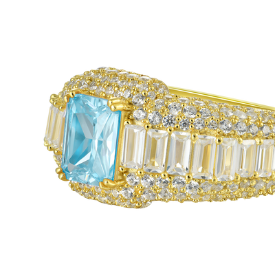 Individueller Ring im Smaragdschliff