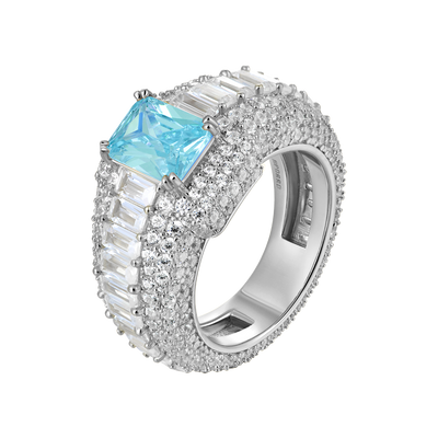 Individueller Ring im Smaragdschliff