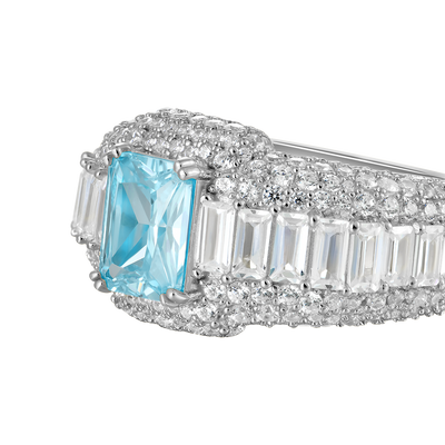 Individueller Ring im Smaragdschliff