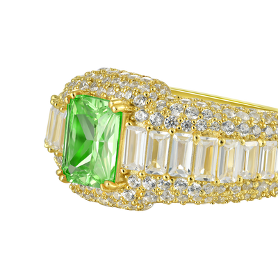 Individueller Ring im Smaragdschliff
