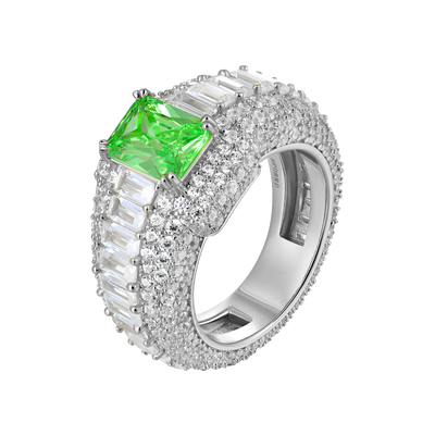 Individueller Ring im Smaragdschliff