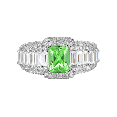 Individueller Ring im Smaragdschliff