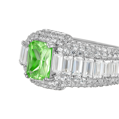 Individueller Ring im Smaragdschliff